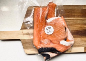 4C01004 鮭魚骨1kg±15g